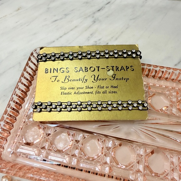 ♥️RESERVED♥️ 1950’s Rhinestone Shoe Straps, Sweater Clip, Beaded Bag, BKE Brooch - Picture 13 of 16